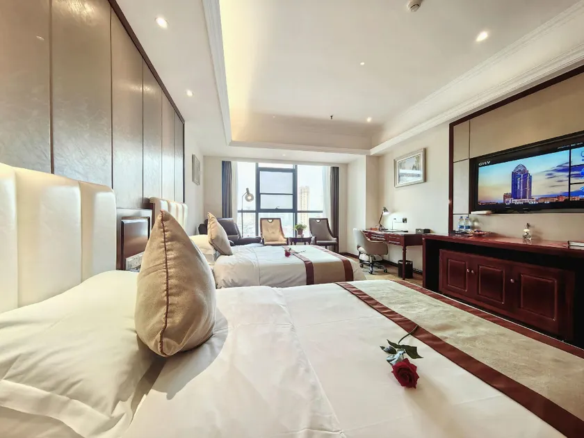 Hanzhong Rongjia International Hotel (Hanjiang Wetland Park Store) - Image 1