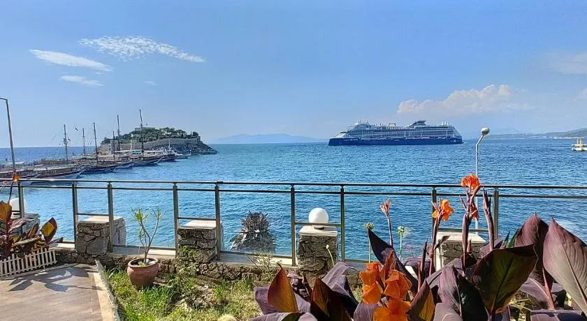 Waterfront Glass Flat - Image 1