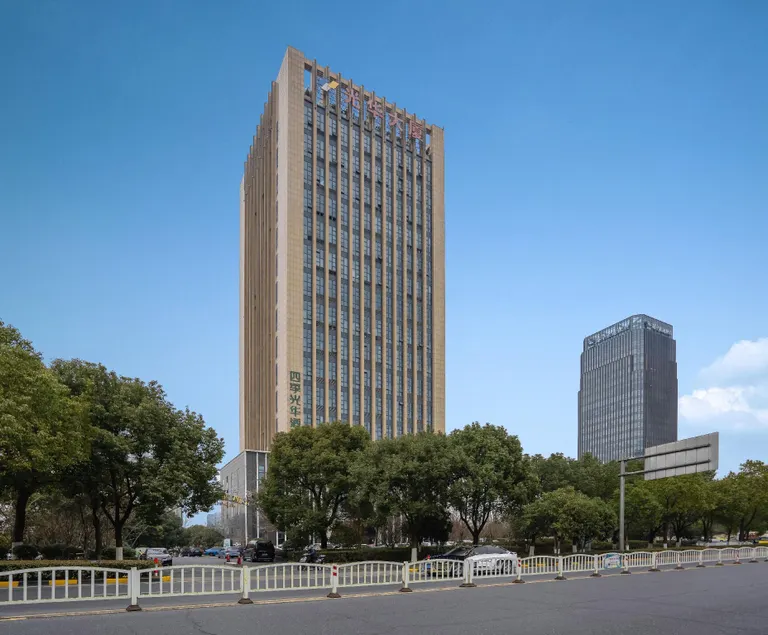 Four Seasons Guanghua Hotel - Image 1