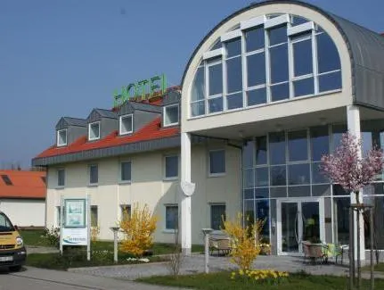 Hotel SunParc - SHUTTLE zum Europa-Park Rust 4km & Rulantica 2km - Image 1