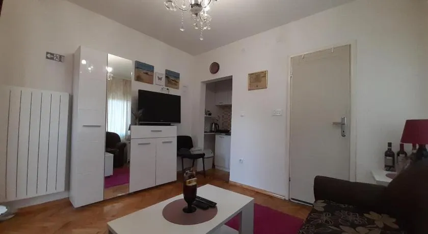 Deluxe studio & apartments Alexander - Image 1