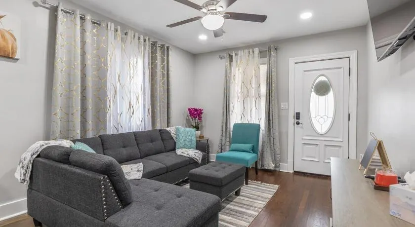 Spacious Bungalow Retreat Near Belle Isle RVA - Image 1