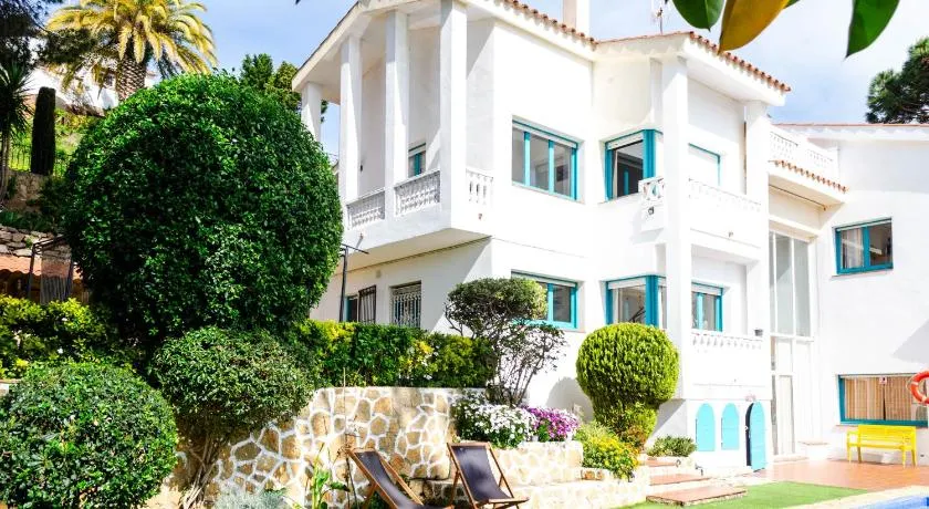 Villa „El Riu del Cel“ mit privatem Garten, Pool und WLAN - Image 1