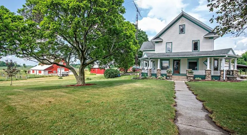 Wine Country Oasis Charming Farmhouse 10 Acres - Image 1