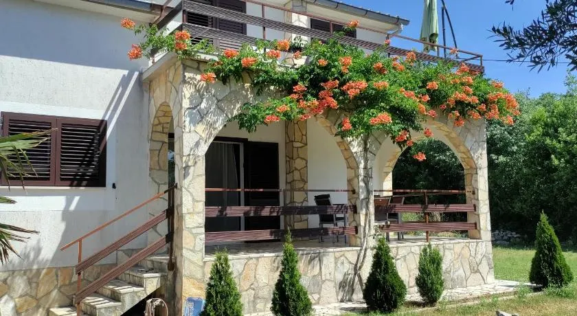House Elan - Image 1