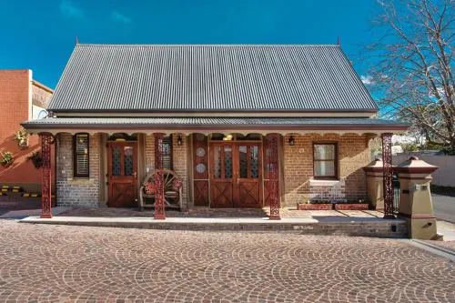 Old Bank Boutique Hotel - Image 1
