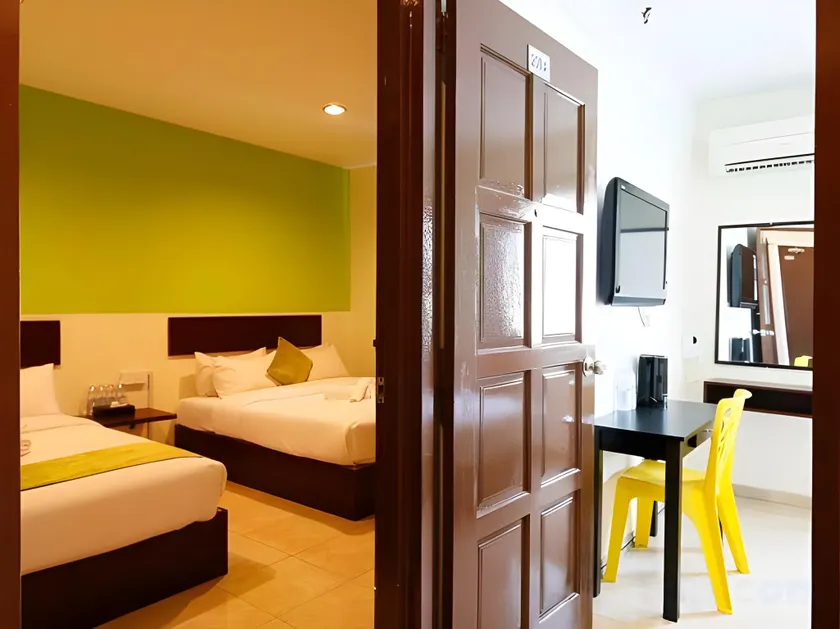 Swing & Pillows - Golden Roof Hotel Falim, Ipoh - Image 1