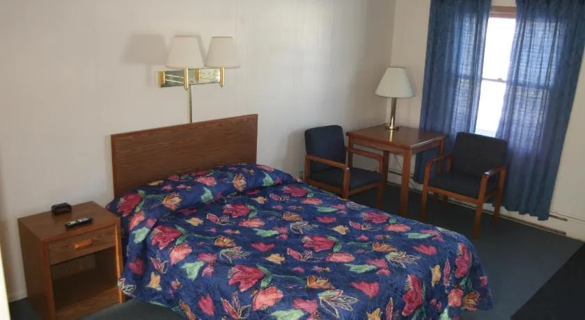 Bluffs Inn - Image 1