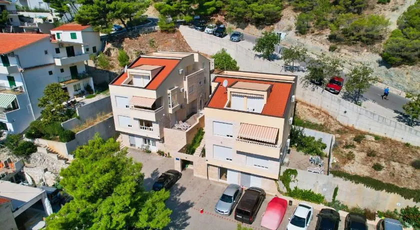 Apartments Villa Astra & Pinija - Image 1