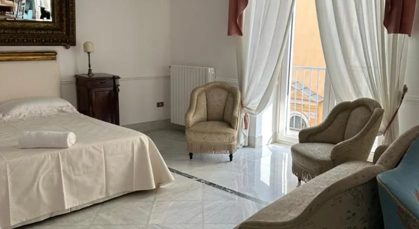 Luxury suite on the square - Image 1