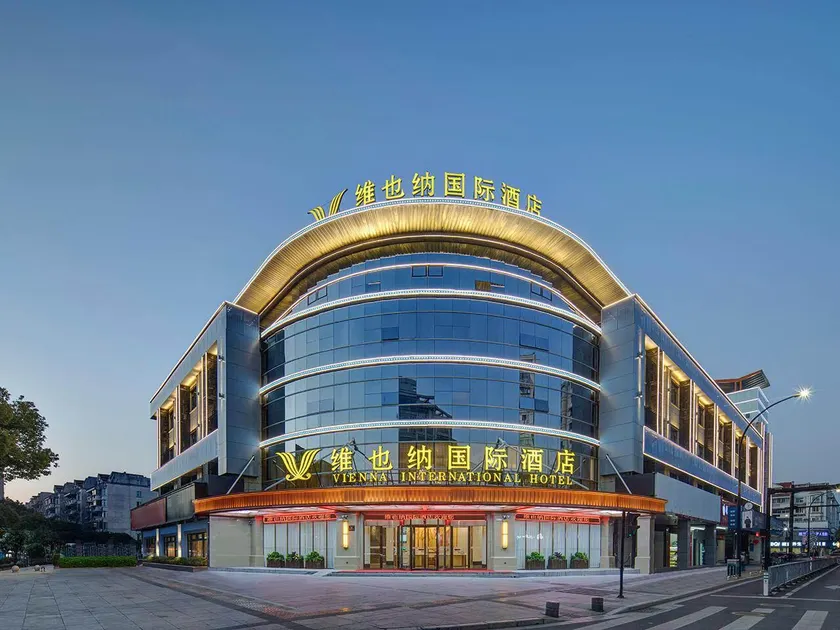 Vienna International Hotel QuzhouShuitingmen Guojin Center - Image 1