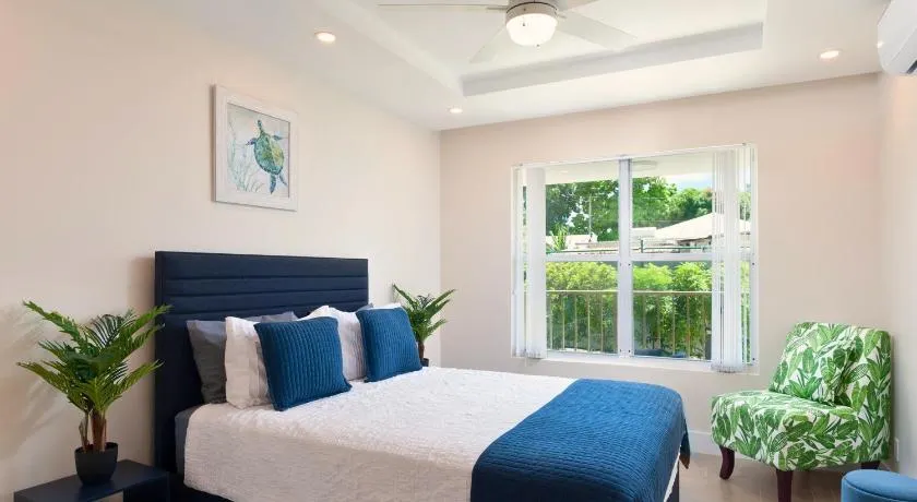 Walk to Mullins Beach Ground Floor Pool Fast WiFi - Image 1