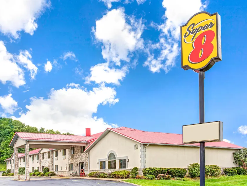 Super 8 by Wyndham Mt. Vernon - Image 1