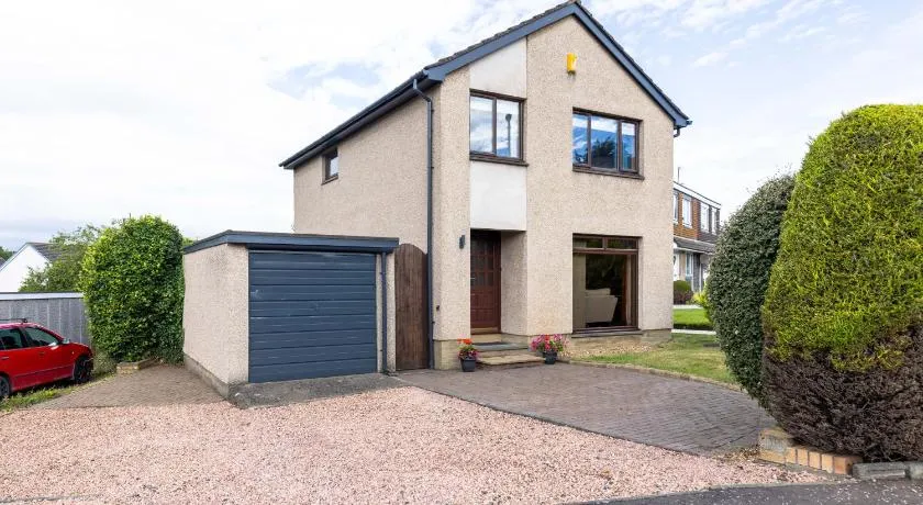 20 mins to Edinburgh 3 bedroom detached family house Wi-Fi Parking - Image 1