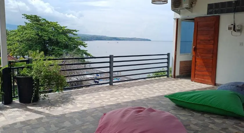 Amed Sari Beach Guesthouse - Image 1