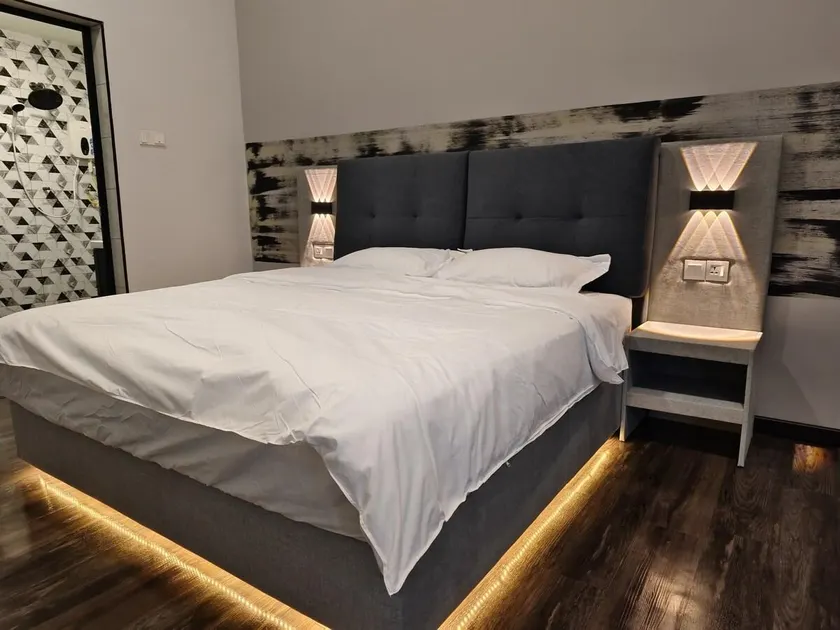 Private Premium King Bedroom in Bakri Homestay - Image 1