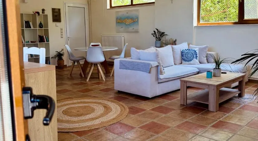 Minoa Apartment - Image 1