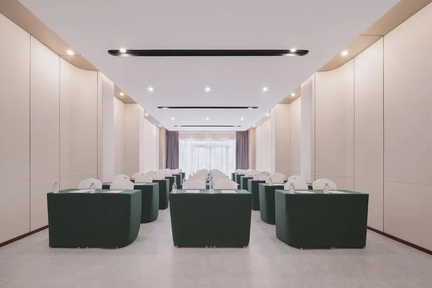 Madison Hotel, Changjiang Park, Hejiangmen, Yibin - Image 1