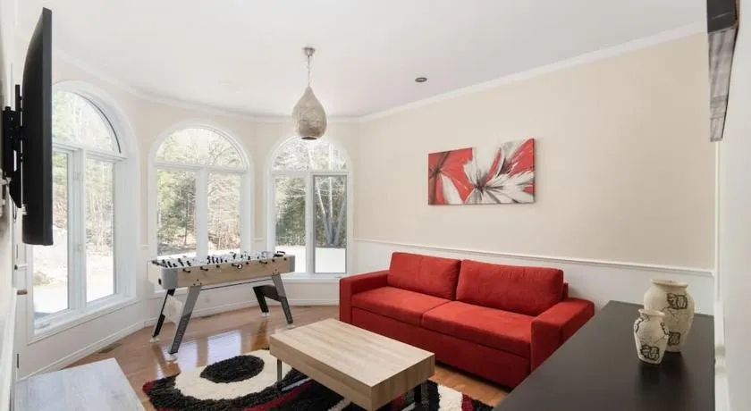Majestic Retreat in the Laurentians - Image 1