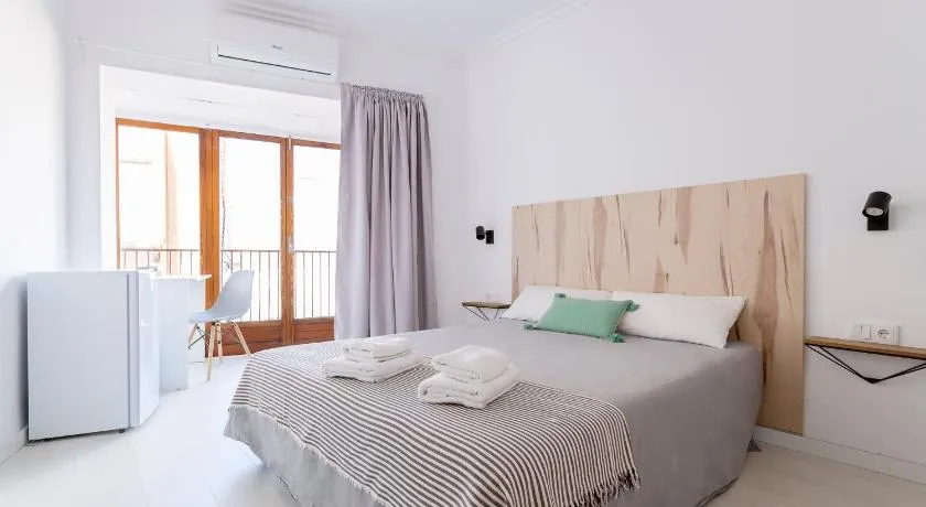 HB ROOMS - Casa M&J Guest House - Image 1