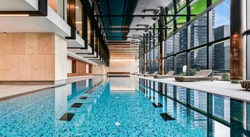 SODO Level 35 2 Bed Santuary with Balcony & Resort Amenities - Pool Jacuzzi Sauna Steam Room & Gym - Image 1