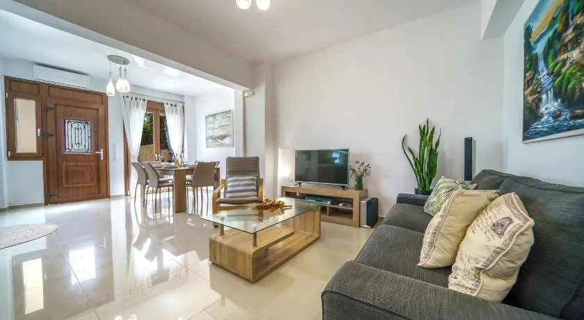 Stylish home - comfortable holidays near the beach. - Image 1