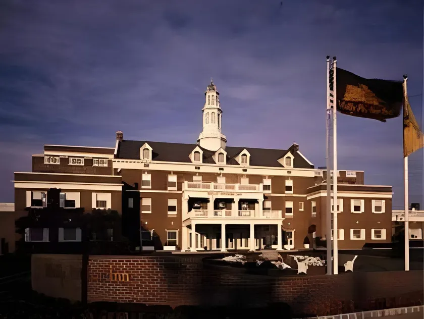 Molly Pitcher Inn - Image 1