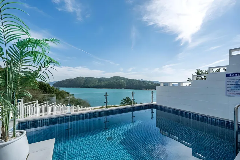 Yeosu Blau Pool Villa - Image 1