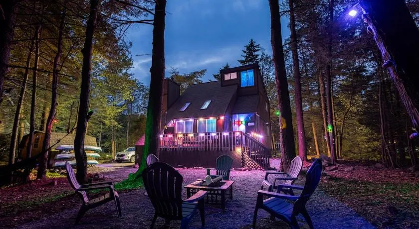 Bear Trails Retreat-Pocono Getaway Near Kalahari - Image 1