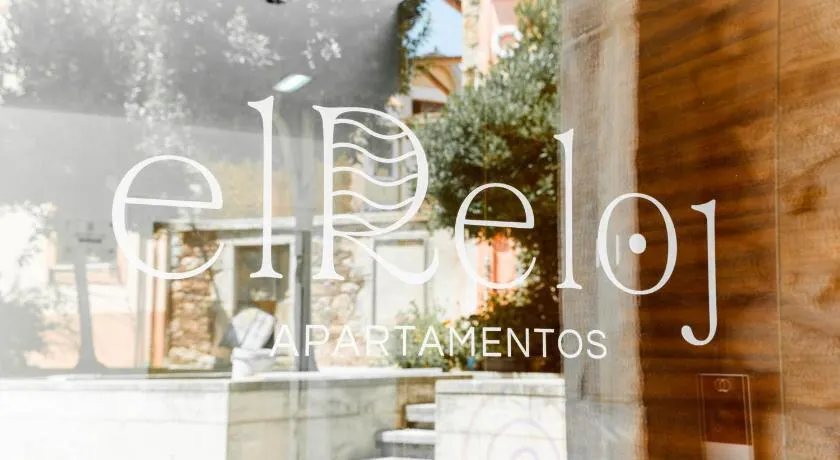 Apartamentos El Reloj - Image 1