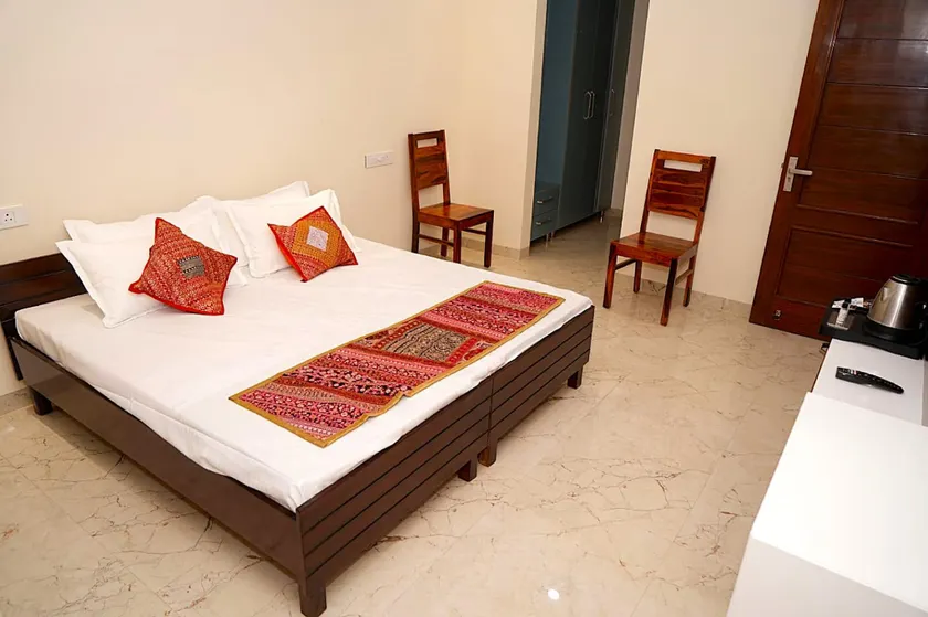 IT Park Home Stay Sector 13 - Image 1