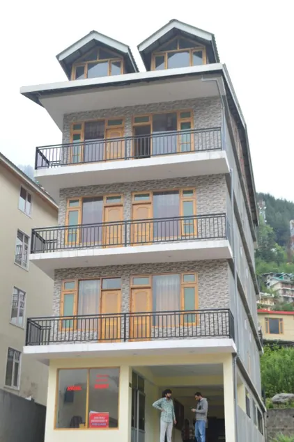 Hotel O Simsa Mountain View Manali Formerly Anchal Residency - Image 1