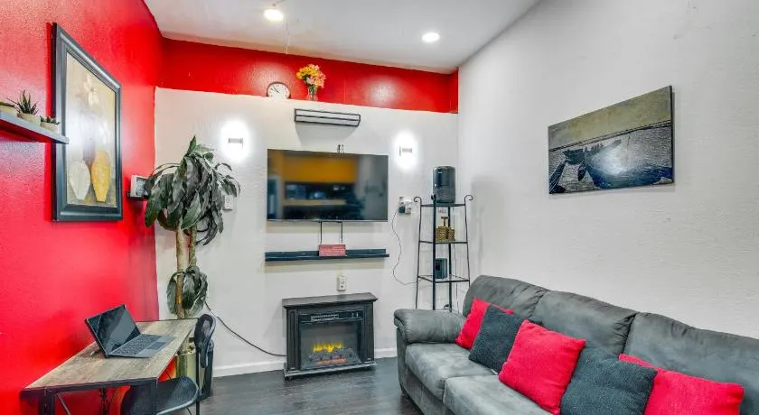 Dallas Studio with Home Office - 4 Mi to Fair Park! - Image 1