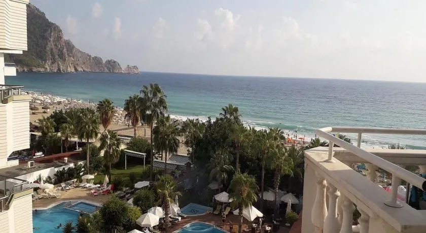 Azak Hotel - Image 1
