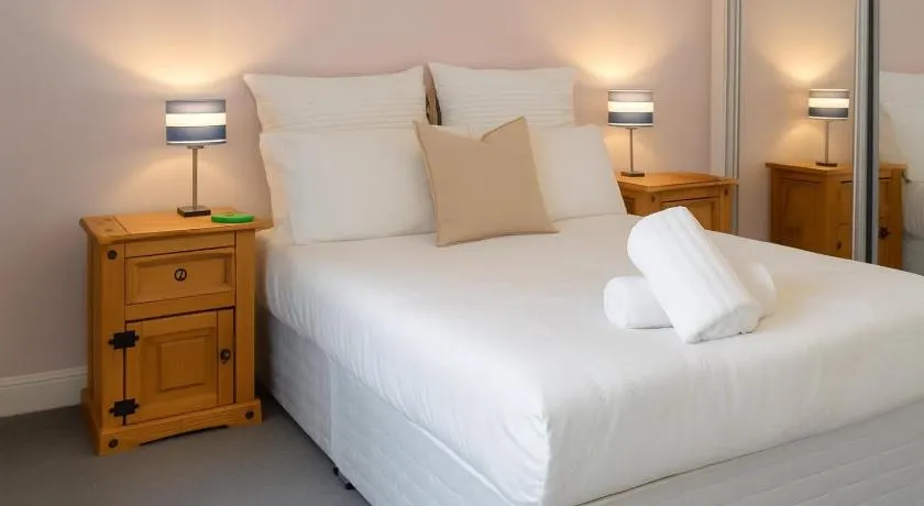 Reading Retreat – 1 Bed with Private Parking - Image 1