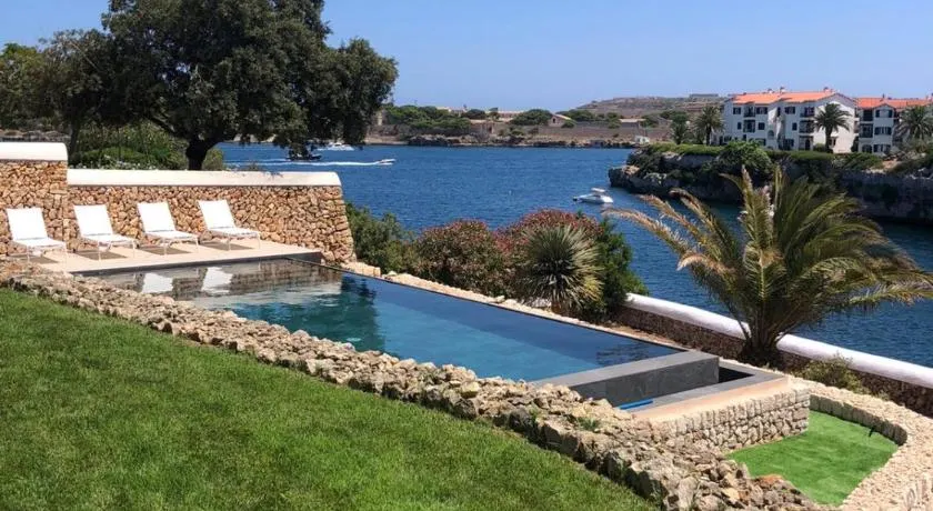 Splendide Villa les pieds dans l'eau dans la baie de Mahon - Image 1