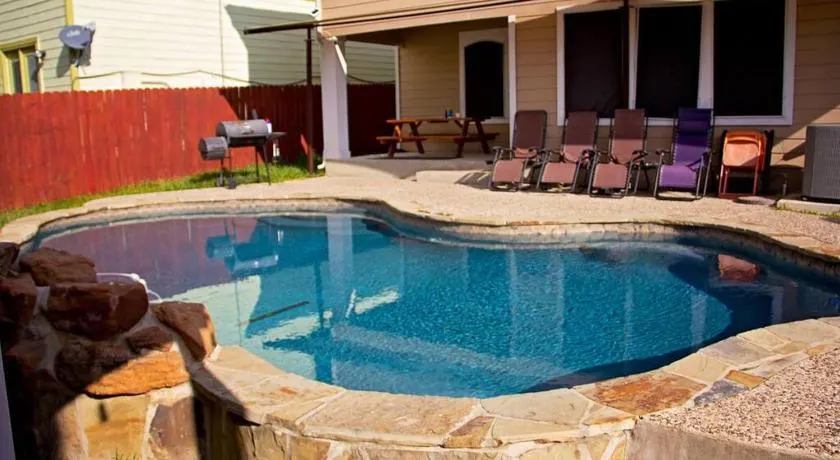 Home Away From Home (w/ Pool) - Image 1