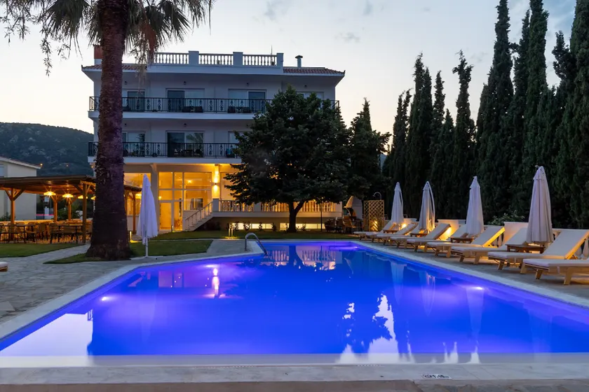 Blue Bay Hotel - Image 1