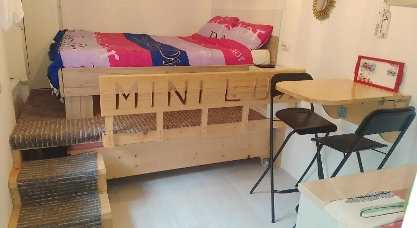 Studio Mini Lux - Image 1
