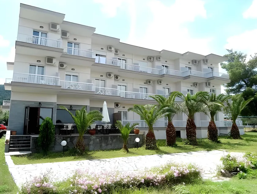 Vourvourou Hotel - Image 1