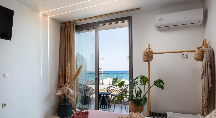 Akasha living by the sea - Image 1