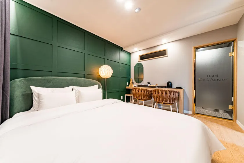 De Lamour Hotel - Image 1