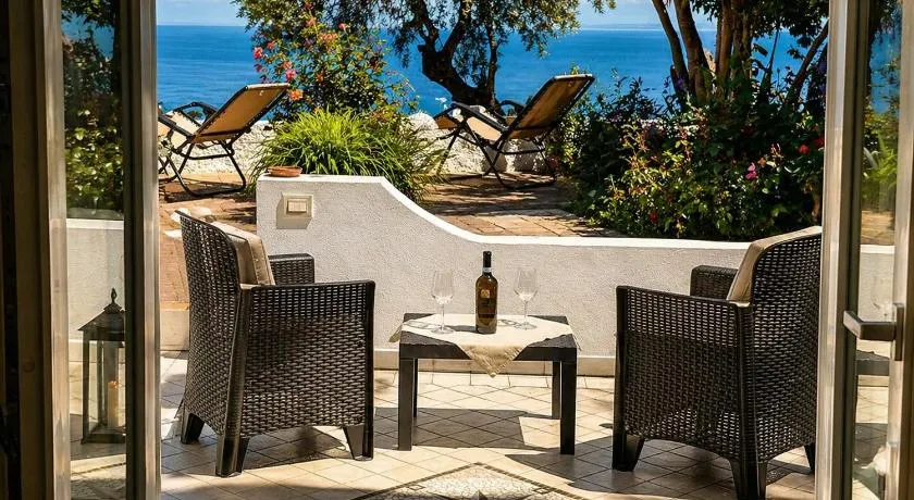 Barracuda Suite Sea View & Dinner Experience - Image 1