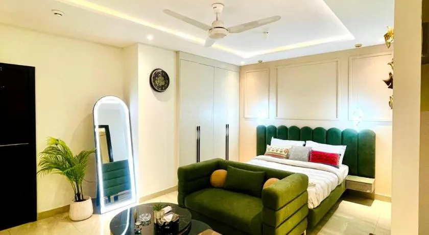 Premium Studio Apartment Zameen Aurum Gulberg - Image 1