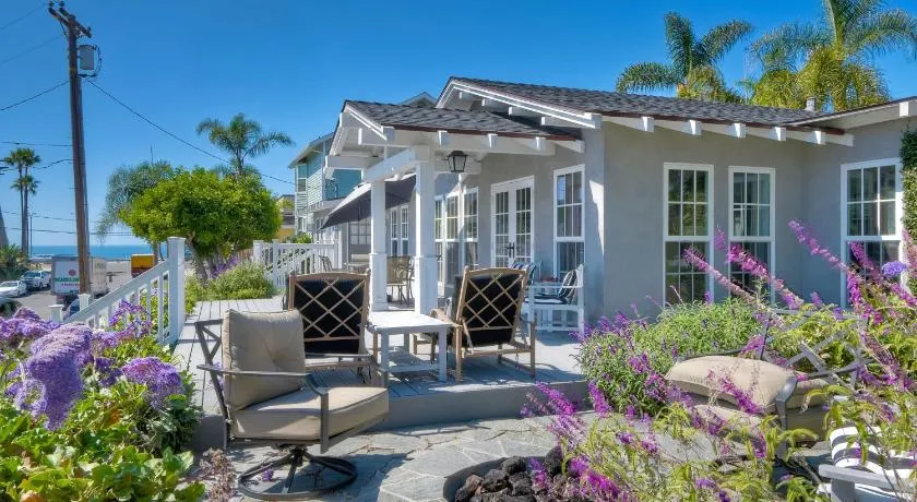 Walk To Beach & Village - 5 Bedrooms - 3 Units - Image 1