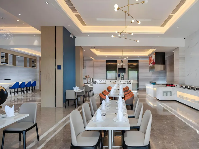 Kyriad Marvelous Hotel Shenzhen Longgang Dayun Town Center - Image 1