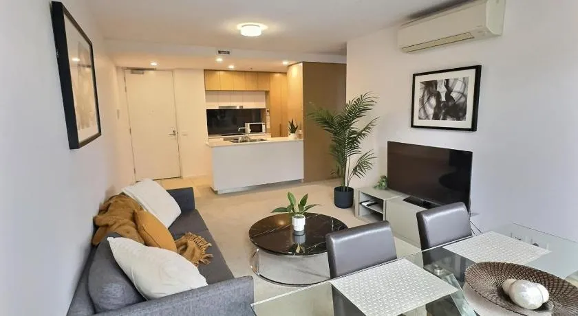 Balcony Apt with 1 Bedroom - Image 1