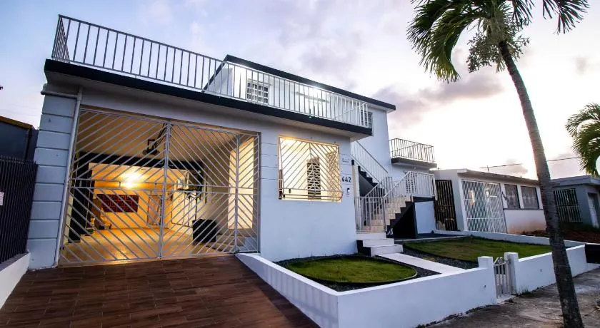 Entire Vacation Home in San Juan - Fits 10 - Image 1