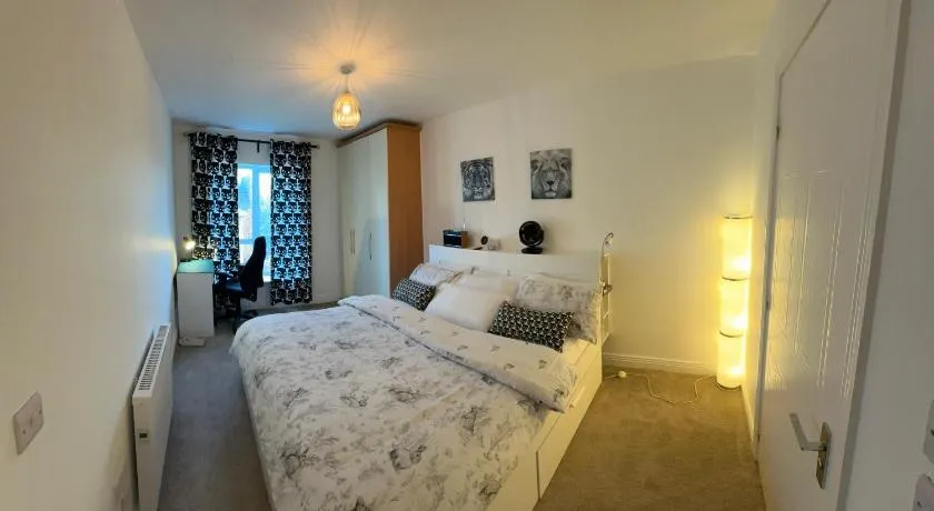 Spacious En-suite Room - Image 1