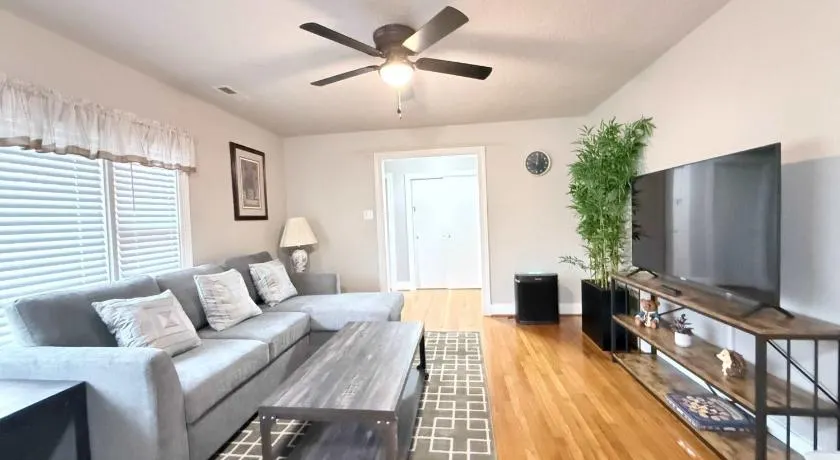 Charming Family Ranch Home Pet Friendly Fenced Yard - Image 1